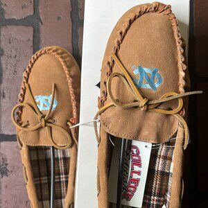 UNC Tar Heels Moccasin Slippers – College Edition Suede House Shoes – Men’s Size
